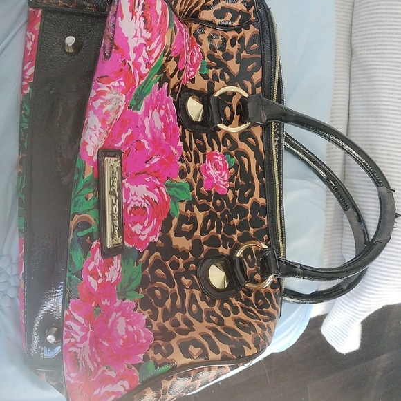 Handbag - Picture 2 of 3